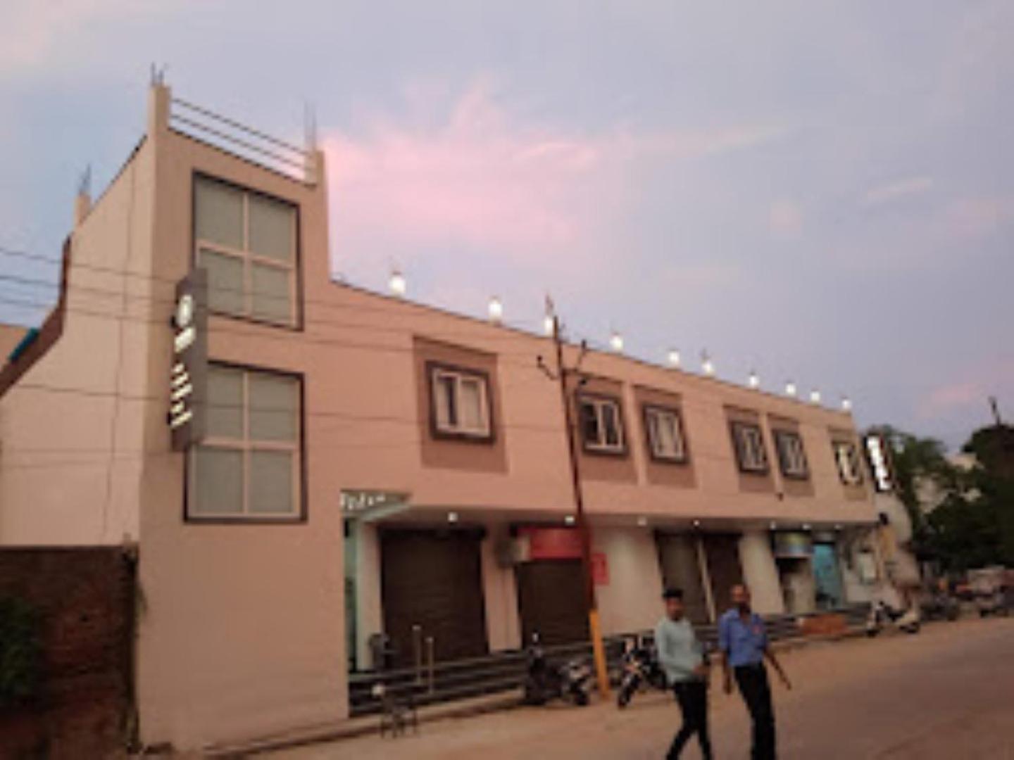 The Imperial Hotel And Convention Centre Kānpur Exterior foto