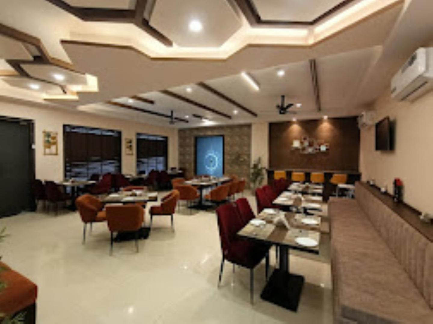 The Imperial Hotel And Convention Centre Kānpur Exterior foto