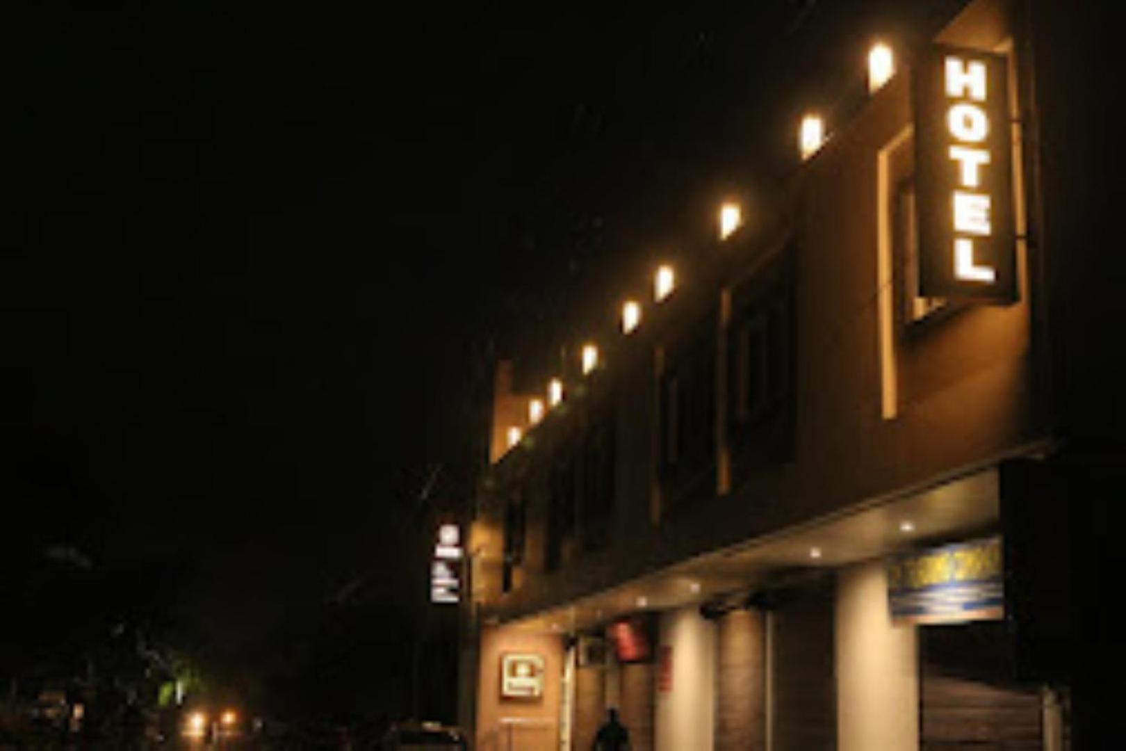 The Imperial Hotel And Convention Centre Kānpur Exterior foto